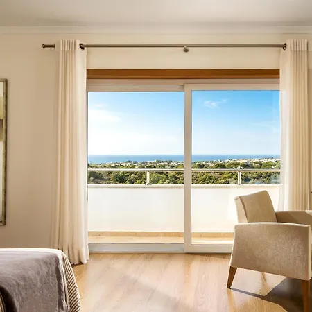 Ocean View Luxe Poolside Retreat Apartman